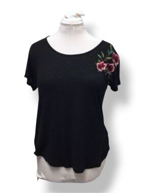 Adiva Women’s Short Sleeve Tee Shirt Floral Embroidery Black M